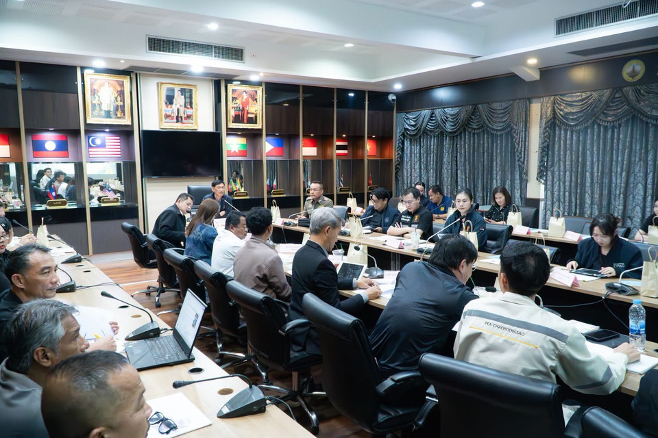 ฉะเชิงเทราเอาจริง จัดระเบียบสายสื่อสารรกรุงรัง สั่งทุกอำเภอเร่งแก้ปัญหา ลดเสี่ยงอุบัติเหตุ 