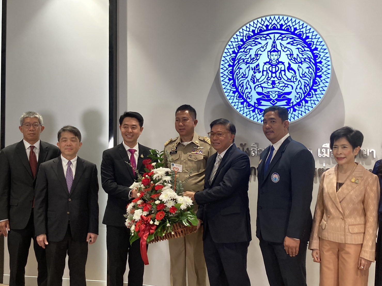 กงสุลฯเปิดสำนักงานหนังสือเดินทางชั่วคราวเมืองพัทยา พร้อมเปิดตู้ฯรับทำด้วยตนเองแห่งแรกในภูมิภาคตะวันออก