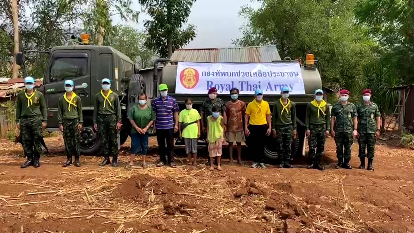 ศูนย์บรรเทาสาธารณภัยหน่วยบัญชาการสงครามพิเศษ จัดกำลังพลจิตอาสา พร้อมรถบรรทุกน้ำ ออกช่วยเหลือผู้ประสบภัยแล้ง