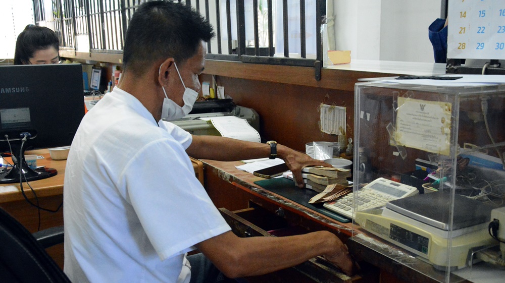 โรงรับจำนำมุกดาหาร เตรียมสำรองเงิน 60 ล้าน ปรับลดดอกเบี้ย แบ่งเบาภาระผู้ปกครองช่วงเปิดเทอม