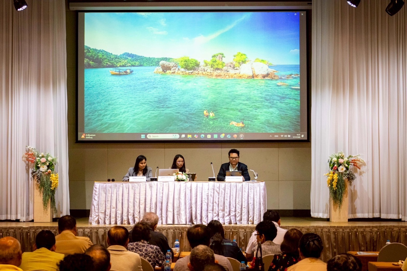 กรมทางหลวงชนบท เปิดเวทีรับฟังความคิดเห็นฯ ครั้งที่ 1 โครงการจัดทำรายงานการประเมินผลกระทบสิ่งแวดล้อม ถนน สาย ข ผังเมืองรวมเมืองตราด