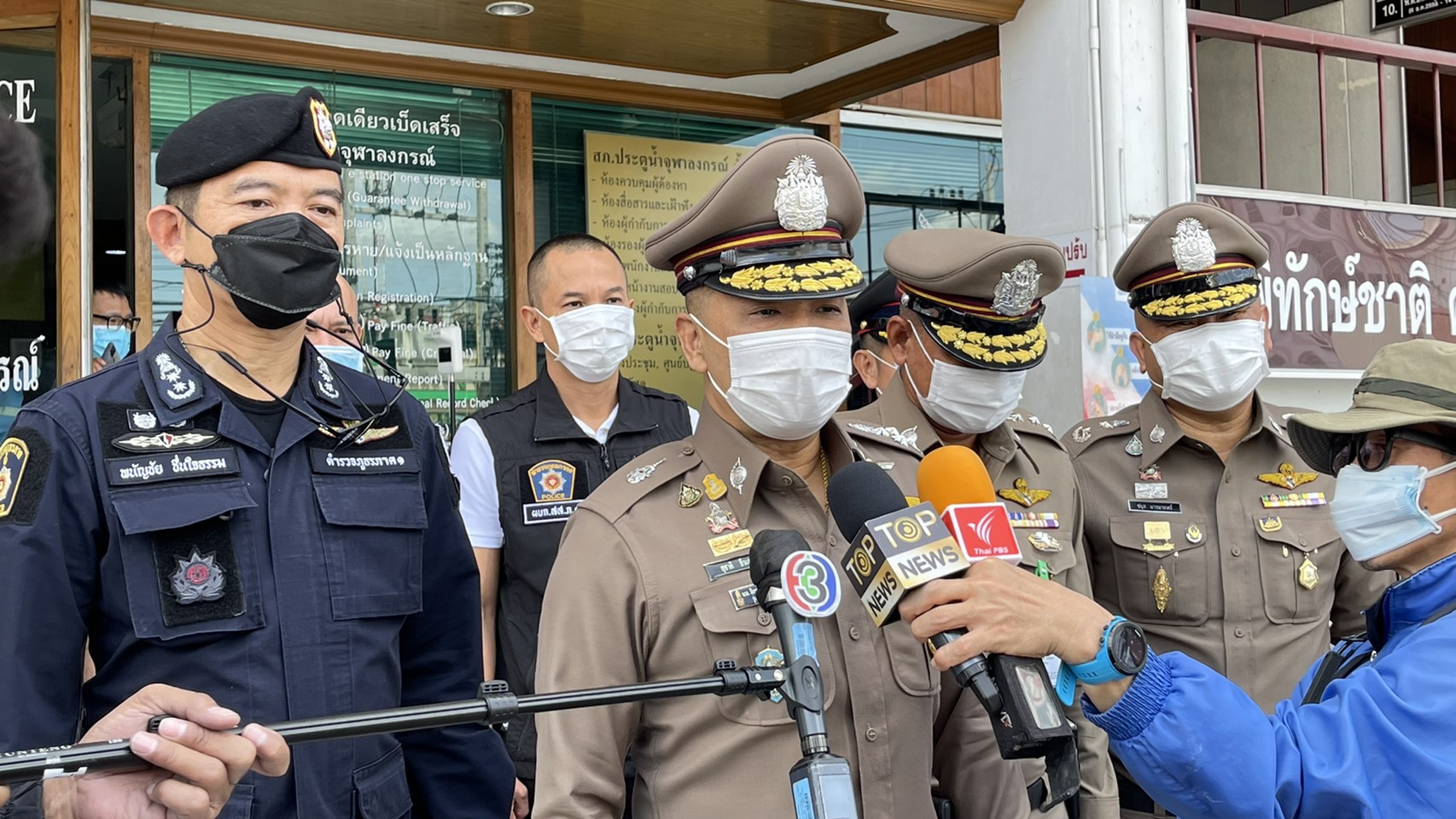 ตร.ล้อมบ้านย่าจ.ระนอง เกลี้ยกล่อมทหารคลั่งให้มอบตัว  ยันใข้มาตรการจากเบาไปหาหนัก