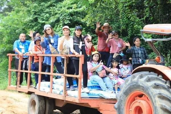 นายก ทต.ศรีแก้ว นำสื่อลุยเส้นทางชุมชนท่องเที่ยวในพื้นที่เพื่อประชาสัมพันธ์  
