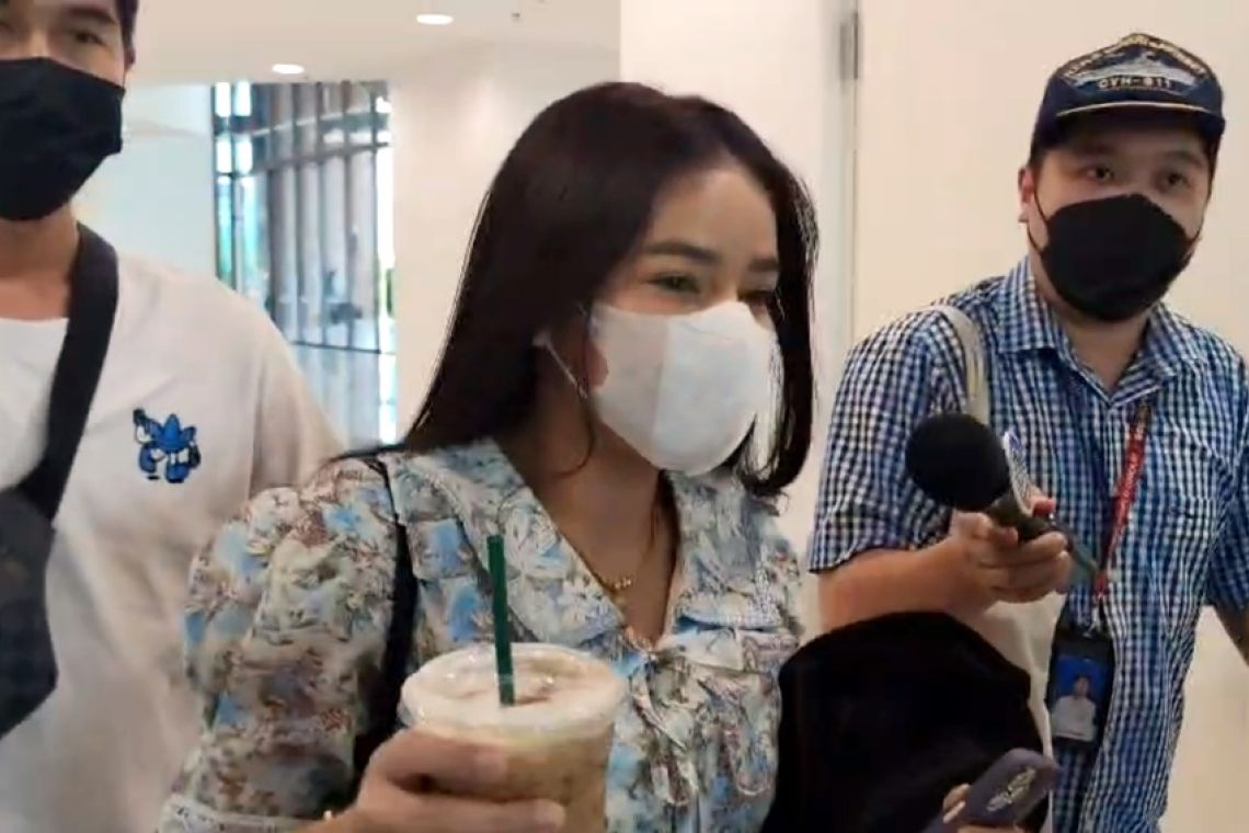 มดออยเน็ตไอดอลโร่มอบตัวตร.อ้างไม่รู้กม.ชวนเล่นพนันออนไลน์