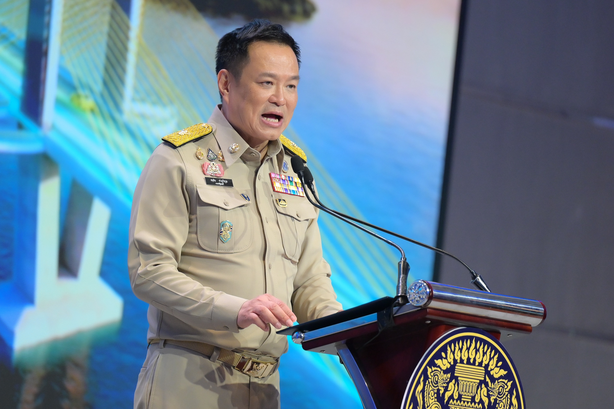 “อนุทิน” ลุยสงขลา ลั่นรัฐทุ่มงบเต็มที่ฟื้นระบบน้ำ 5 จังหวัดใต้ จ่อทำประกันอุทกภัยให้ทุกครัวเรือน
