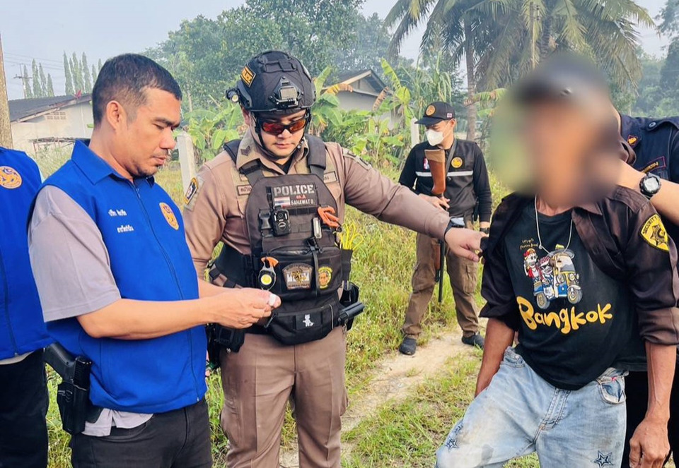 ฟ้าสางบ้านค่าย! นอภ.นำทีมลุยกวาดล้างยาเสพติด–สร้างชุมชนปลอดภัย
