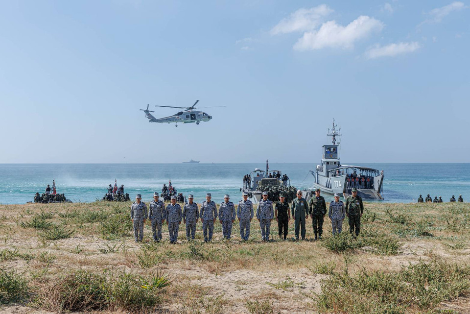 ผบ.กองเรือยุทธการ ตรวจเยี่ยมการฝึกยุทธ์สะเทินน้ำสะเทินบก ยกระดับขีดความสามารถกองทัพเรือ
