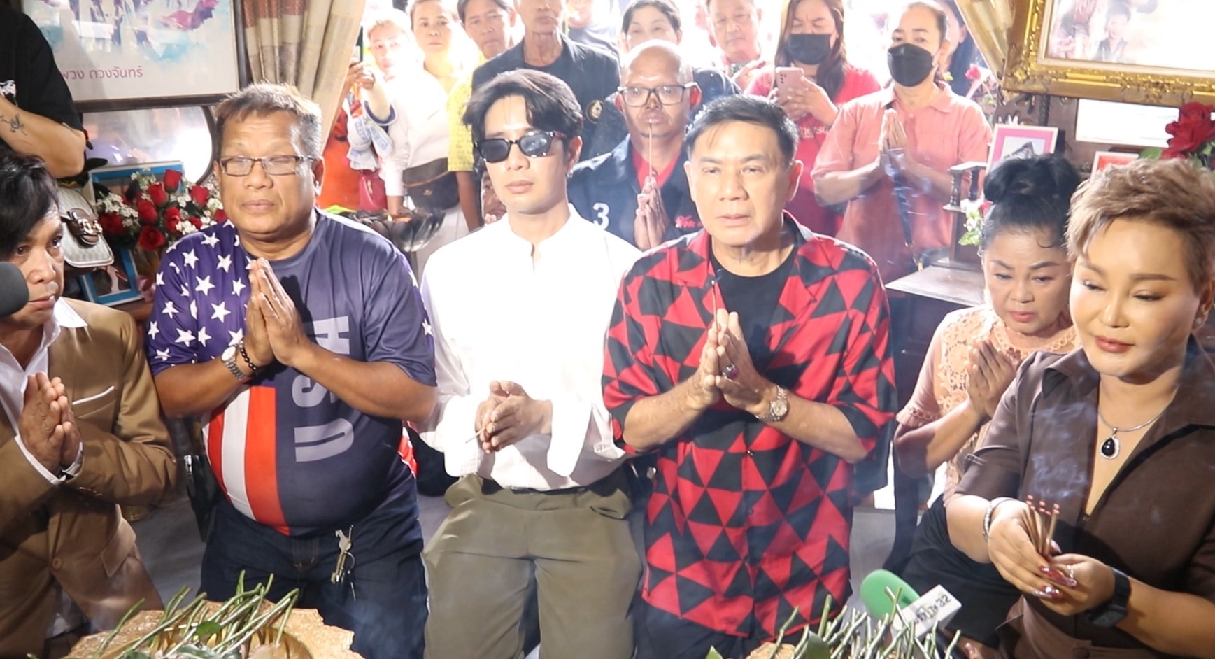 ครอบครัวดวงจันทร์ร่วมทำบุญอุทิศส่วนกุศลพุ่มพวงปีที่ 33