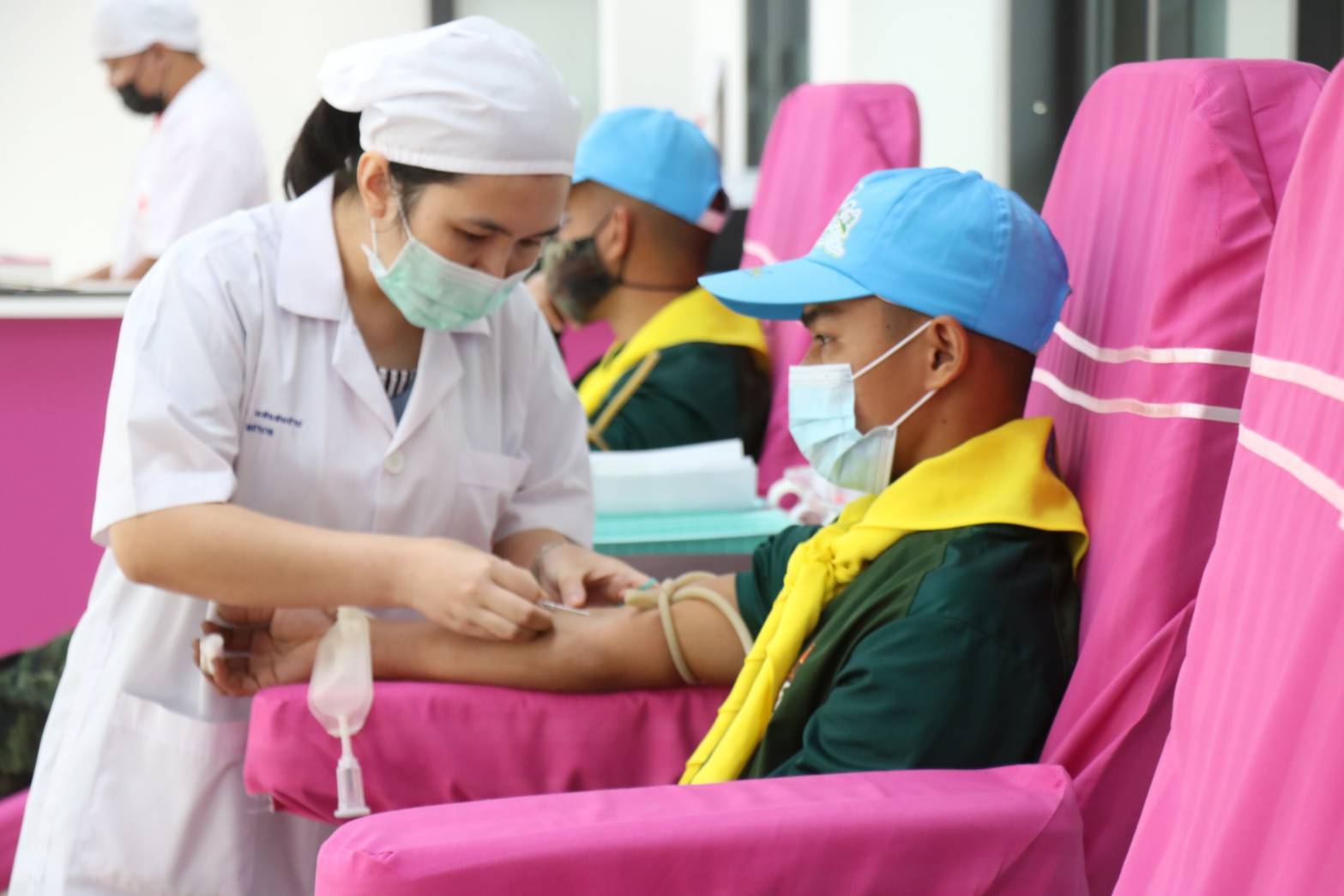 กองพันทหารปืนใหญ่ที่ 4 นำทหารจิตอาสาแบ่งปันโลหิต สู้วิกฤติเลือดสำรองขาดแคลน 
