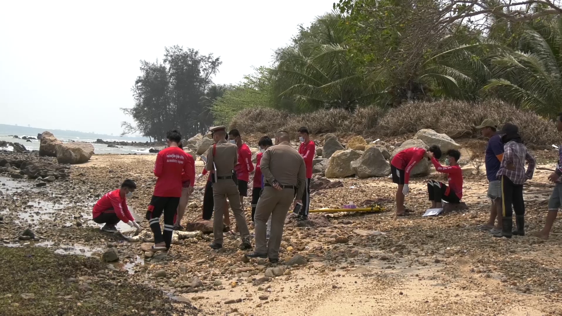 ชาวประมงปะทิวพบศพเสียชีวิตเกือบ2 เดือนเกยหาดแถวเกาะไข่ คาดเป็นทหารเรือสุโขทัยอับปางเร่งส่งร่างพิสูจน์อัตลักษณ์