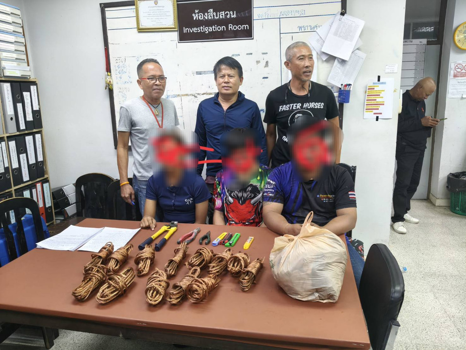 จับแก๊งลักสายไฟข้ามจังหวัด! ตร.สามพรานรวบ 3 ผู้ต้องหา ชาวกรุงหนี 1 ทำมืดทั้งตำบล 2 คืนติด 