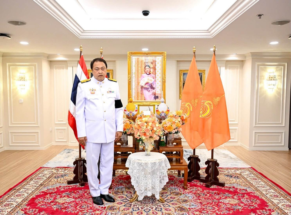 “สุชาติ ชมกลิ่น” ปลาบปลื้มในพระมหากรุณาธิคุณ “เจ้าฟ้าสิริวัณณวรีฯ” โปรดเกล้าฯ พระราชทานแจกันดอกไม้ เนื่องในวันคล้ายวันเกิด