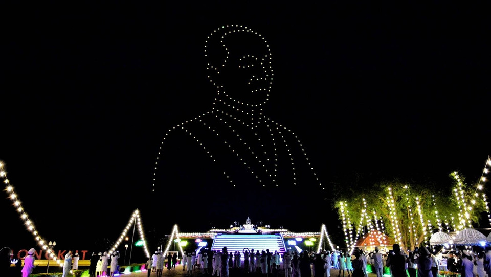 ประจวบฯ จัดโดรนแปรอักษรเทิดพระเกียรติ “พระบิดาแห่งวิทยาศาสตร์ไทย” 
