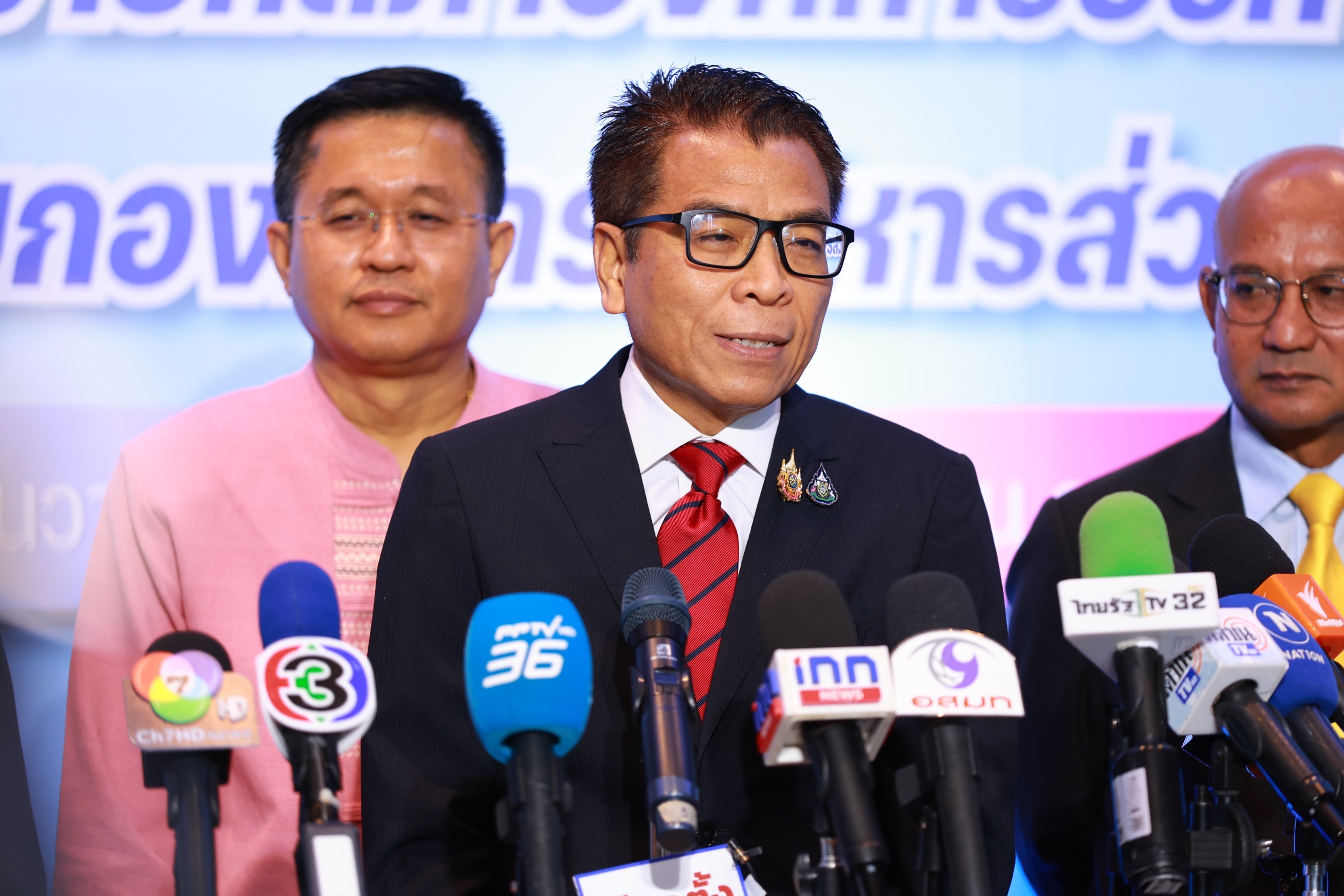กกต.เผย "20สส.ก๊วนธรรมนัส" สมัครพรรคใหม่ได้ทันที คำร้อง "ยุบพรรค" อยู่ระหว่างรวบรวมหลักฐาน ลั่นใครจะมากดดันได้ 