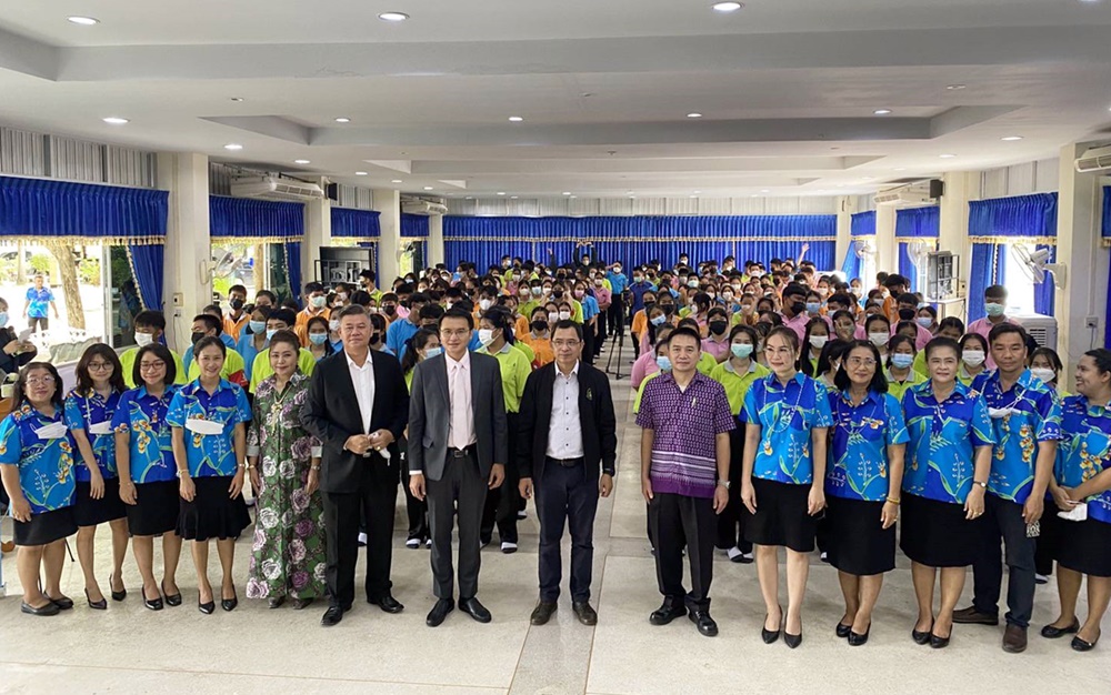 ที่ปรึกษา รมว.ดีอีเอส เปิดอบรมให้ความรู้ใช้สื่อดิจิทัลอย่างสร้างสรรค์ แก่ครู-นักเรียน รร.เทศบาลเมืองตาก