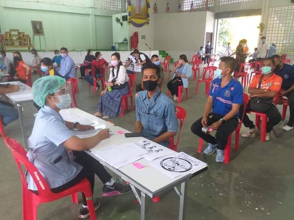 สธ.บางสะพาน เร่งคัดกรองประชาชนร่วมพิธีเปิดอนุสาวรีย์เจ้าพระยาบดินทรเดชา หลังโซเชียลแชร์ไทม์ไลน์ใกล้ชิดผู้ติดเชื้อโควิดไม่สวมแมส