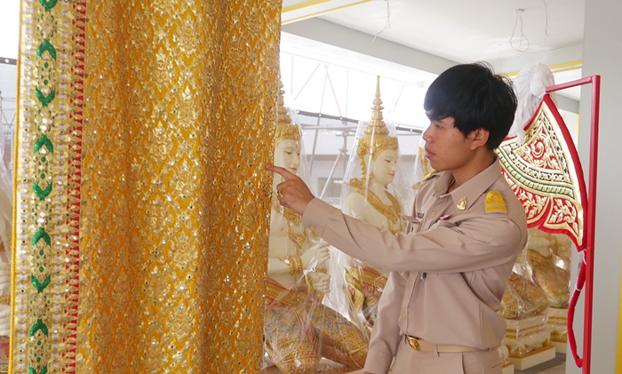 งดงามพระวิสูตรปักลายเทพพนมบุษบกพระมหาพิชัยราชรถ