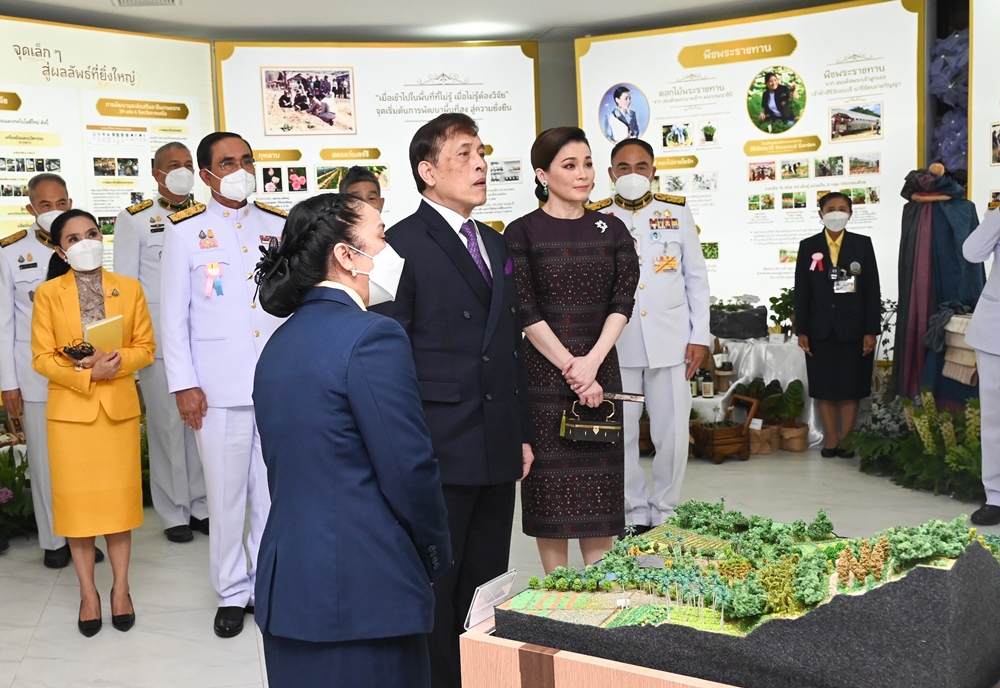 "ในหลวง-พระราชินี" เสด็จฯ ทรงเปิดศูนย์วิจัยและพัฒนาการเกษตรโครงการหลวง "ชนกาธิเบศรดำริ"