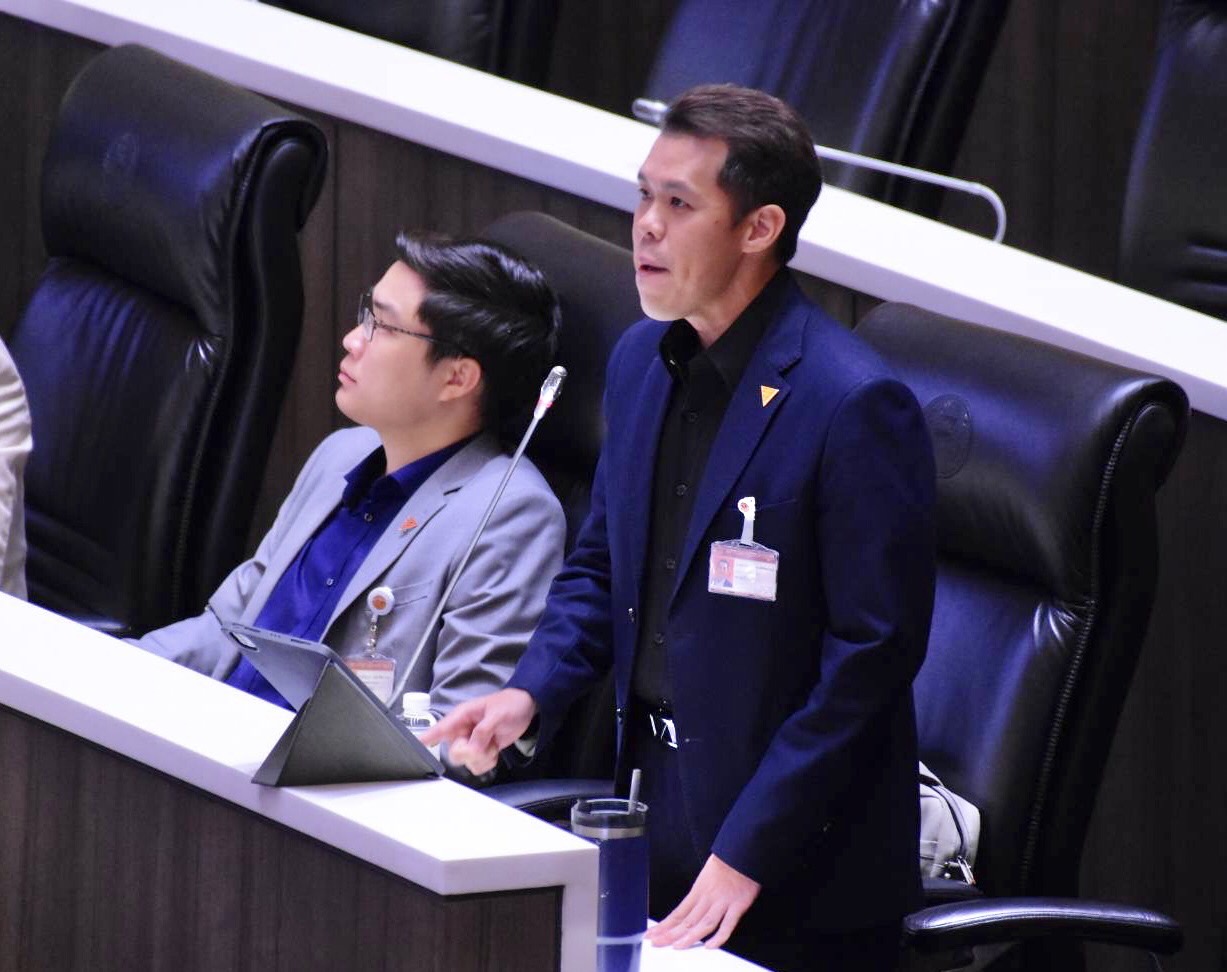 “ก้าวไกล” ขอตัดงบศูนย์ต้านข่าวปลอมทั้งโครงการ 69 ล้าน เหตุไร้ประสิทธิภาพ-ไร้ความเป็นกลาง  