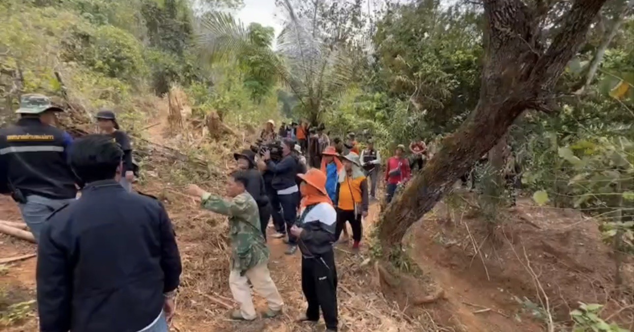 เจ้าหน้าที่จัดชุดสุนัข K9 ค้นหาเด็ก 2 ขวบชาวลาหู่พร้อมเปิดศูนย์ระดมค้นหาหลังหายไปนาน 8 วัน