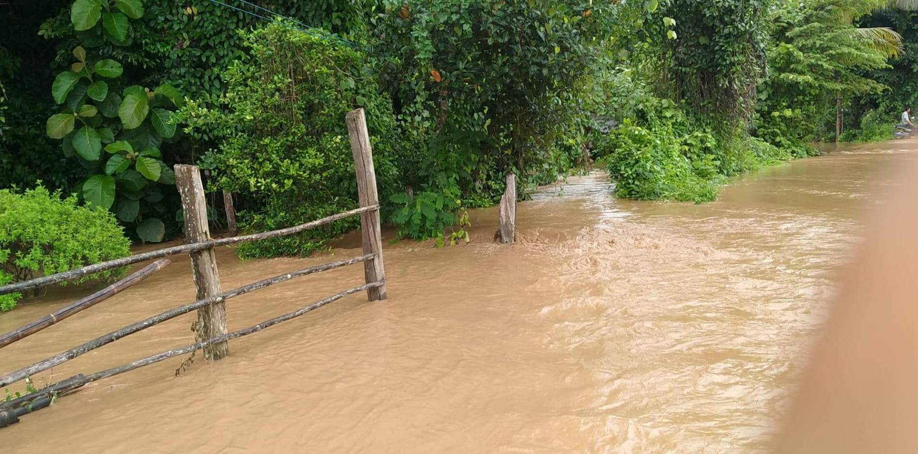วังเหนือลำปาง ฝนตกหนัก 2 วัน น้ำท่วม ดินทรุดบ้านพัง 