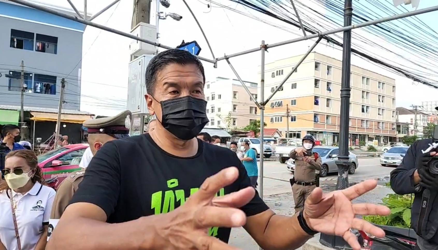 "ชัชชาติ" ลงพื้นที่คลองสามวา เร่งแก้ปัญหาจราจร เล็งใช้ตลาดกีบหมูโมเดลรวมช่างฝีมือดี