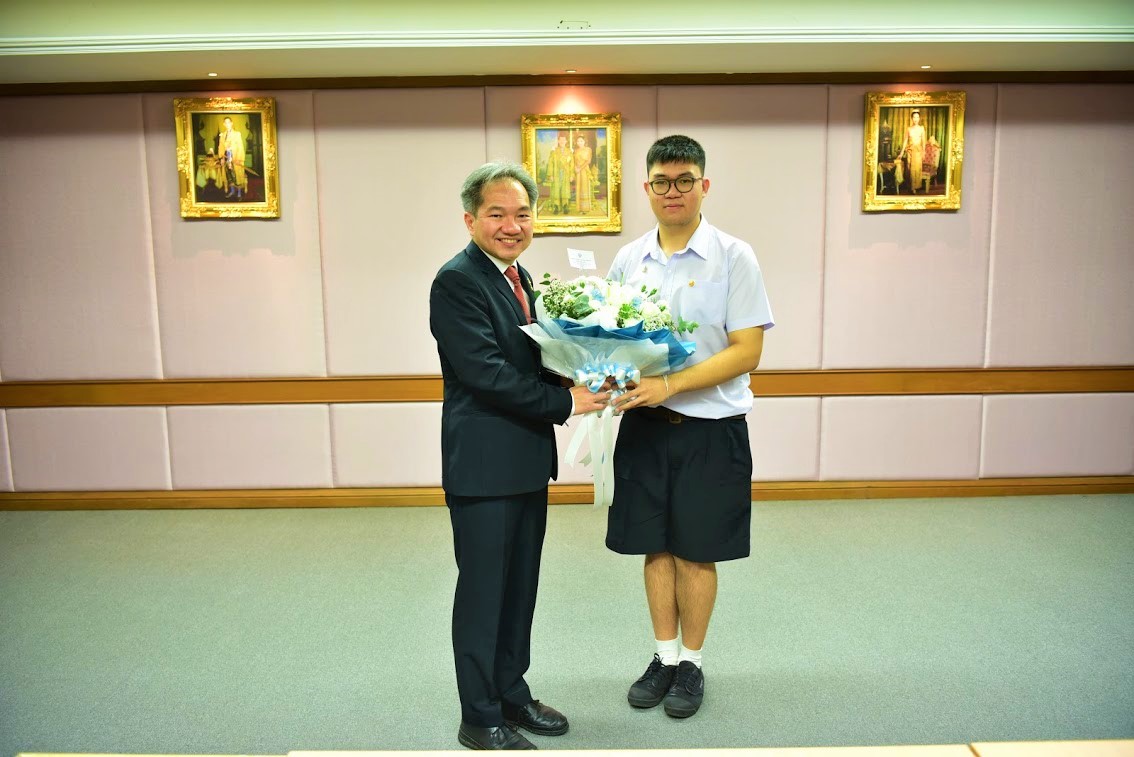  เด็กเก่งทุนพสวท.เตรียมอุดมฯ คว้าถ้วยพระราชทานโครงงานนักวิทย์รุ่นเยาว์