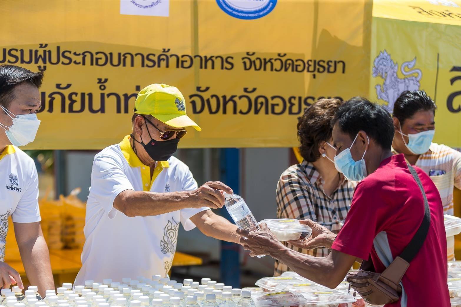 สิงห์อาสา ระดมเครือข่ายนักศึกษา-กู้ภัย-ชมรมฯร้านอาหาร อยุธยา ลงพื้นที่ช่วยเหลือผู้ประสบภัยน้ำท่วม อ.บางบาล