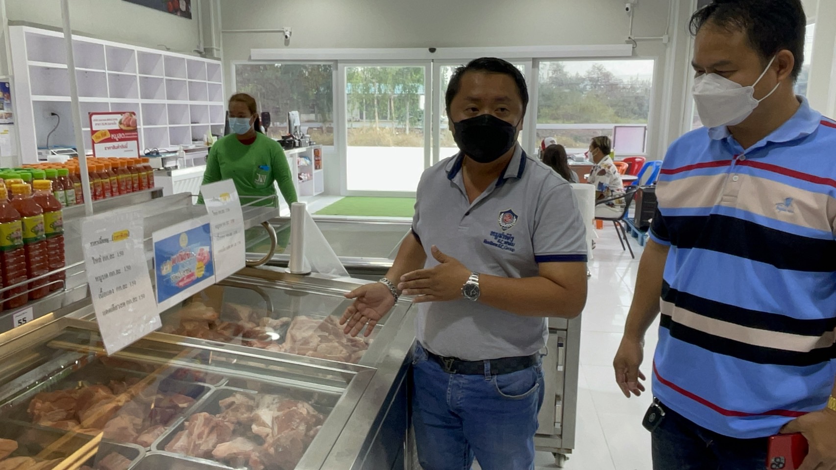พ่อค้าปทุมธานีลดราคาหมูช่วยเหลือประชาชน