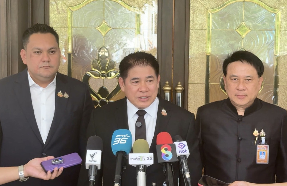 "ธรรมนัส" แจงลา ครม. ติดภารกิจด่วน ไม่ได้หนีหน้าอนุทิน ย้ำยังไม่คุยร่วมรัฐบาล นัดถกพรรค 19 กพ.
