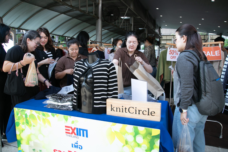 EXIM BANK จัด CSR เปิดพื้นที่ให้ผู้ส่งออก SMEs จำหน่ายสินค้า สร้างรายได้สู่ชุมชน