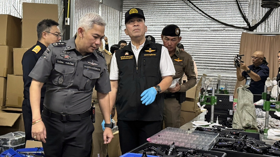 รมว.ยุติธรรมชื่นชมตำรวจบางละมุง ขยายผลล่าขบวนการโรงงานบุหรี่ไฟฟ้ารายใหญ่