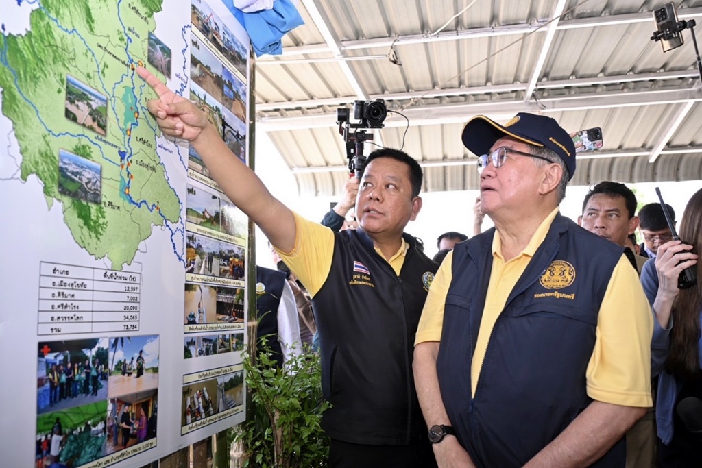 กรมชลฯ เร่งระบายน้ำท่วมขังสุโขทัย รองนายกฯ กำชับทุกหน่วยงานฟื้นฟูเยียวยาประชาชนให้ทั่วถึง 