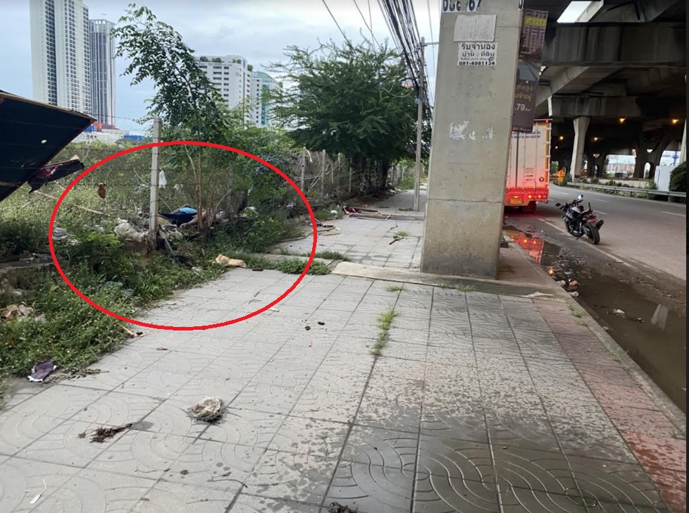 พบศพหนุ่มใหญ่นิรนามดับปริศนาริมถนนบางนาตราด