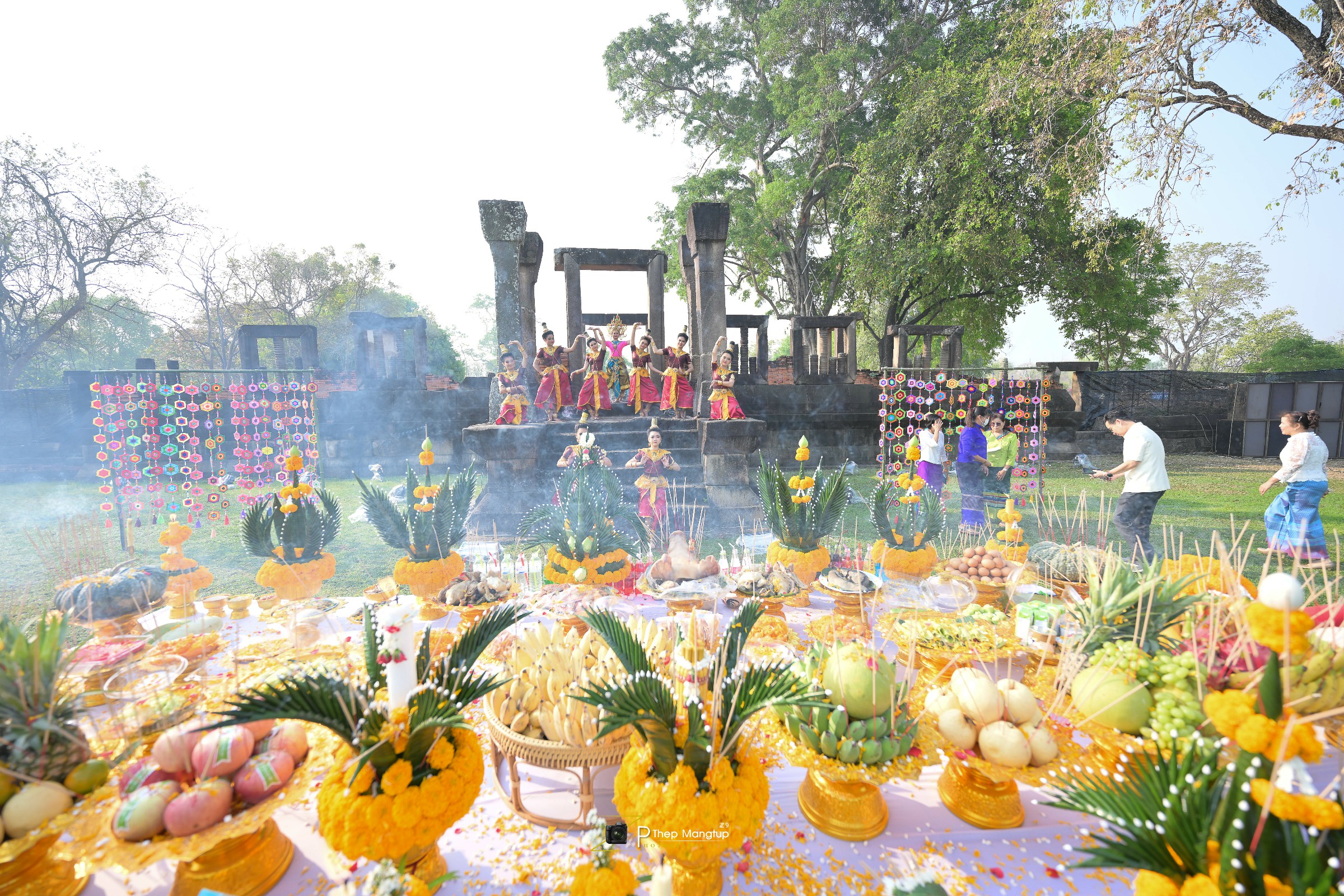 โคราช บวงสรวงโบราณสถานปราสาทเมืองแขก จัดงานประเพณี “กินเข่าค่ำ ของดีสูงเนิน” ท่องแดนอารยธรรมศิลปกรรมทวารวดี