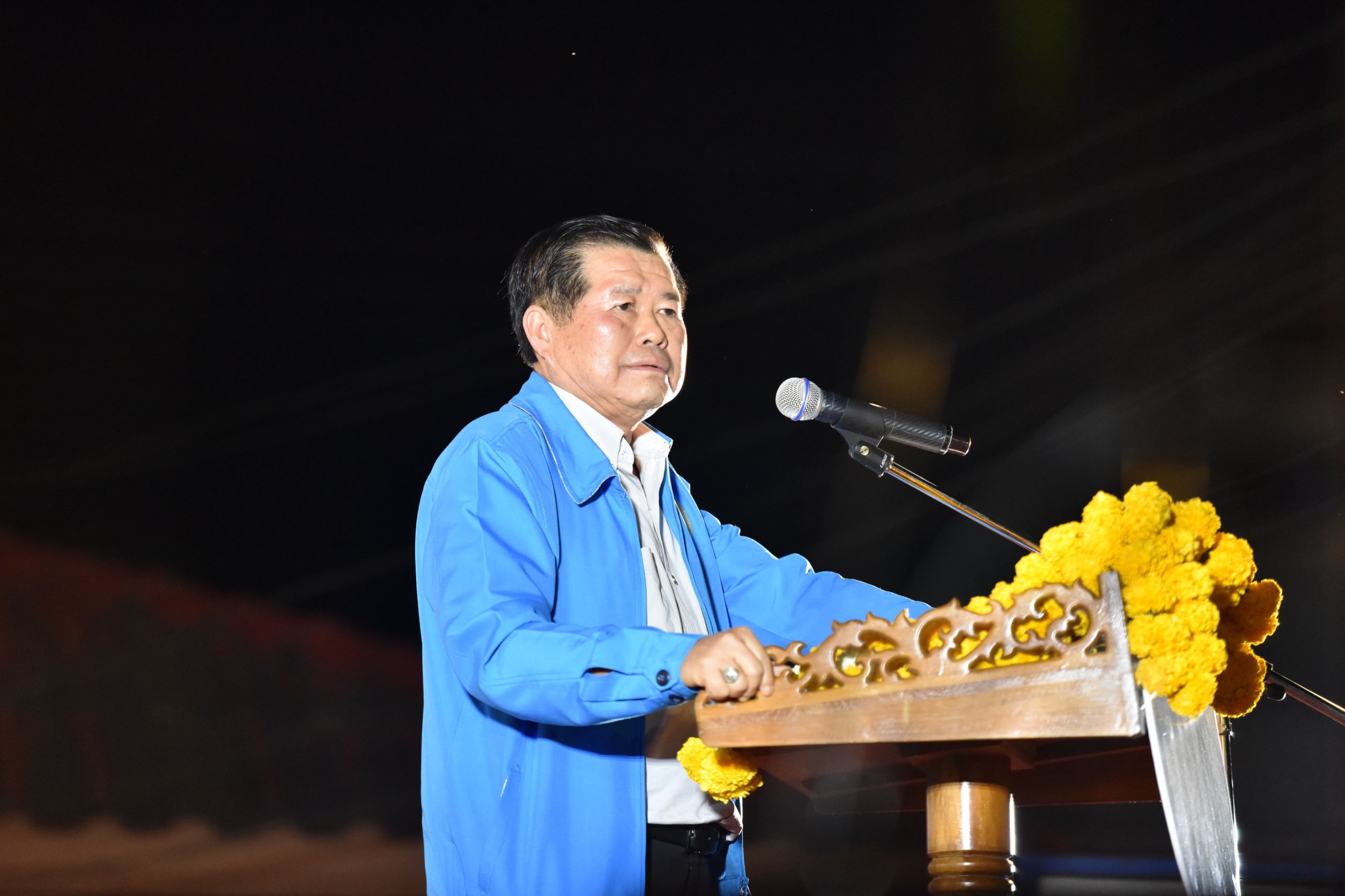 ปราศรัยใหญ่โค้งสุดท้ายปชป.!!"นิพนธ์"ขึ้นเวทีลั่นปล่อยข่าวยกเลิกโครงการรบ.โกหก โต้กลับใครบอกปชป.ไม่ทำอะไร ยกผลงานยุค"ชวน"ถนน4 เลน-นมโรงเรียน
