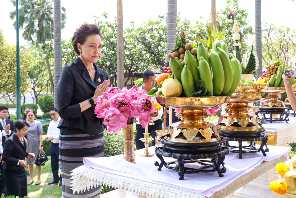 “ศุภจี” ไหว้สิ่งศักดิ์สิทธิ์ประจำทำเนียบฯ เผย ตั้งสัจจะอธิษฐาน ทำหน้าที่เพื่อชาติ-ปชช. แก้วิกฤต จ่อชงครม.ดูแลค่าครองชีพ