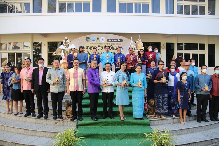 ชวนเที่ยวงาน หุ่นกระติบ งึดอีหลี ยลของดีอีสาน ที่ พระบรมธาตุนาดูน