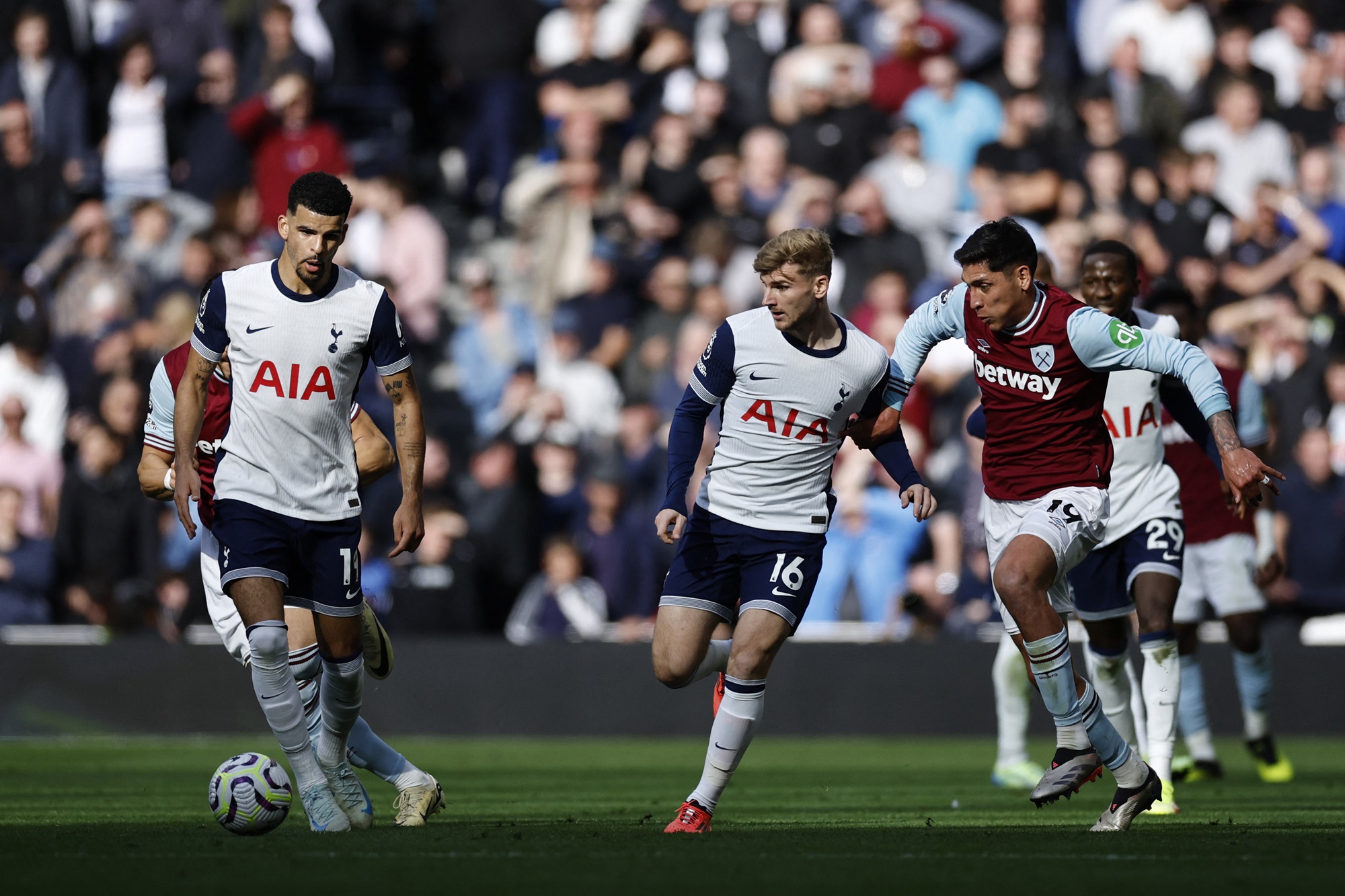 เกมเดือด! "สเปอร์ส" เปิดรังไล่ถล่ม "เวสต์แฮม" 4-1 ศึกพรีเมียร์ลีก