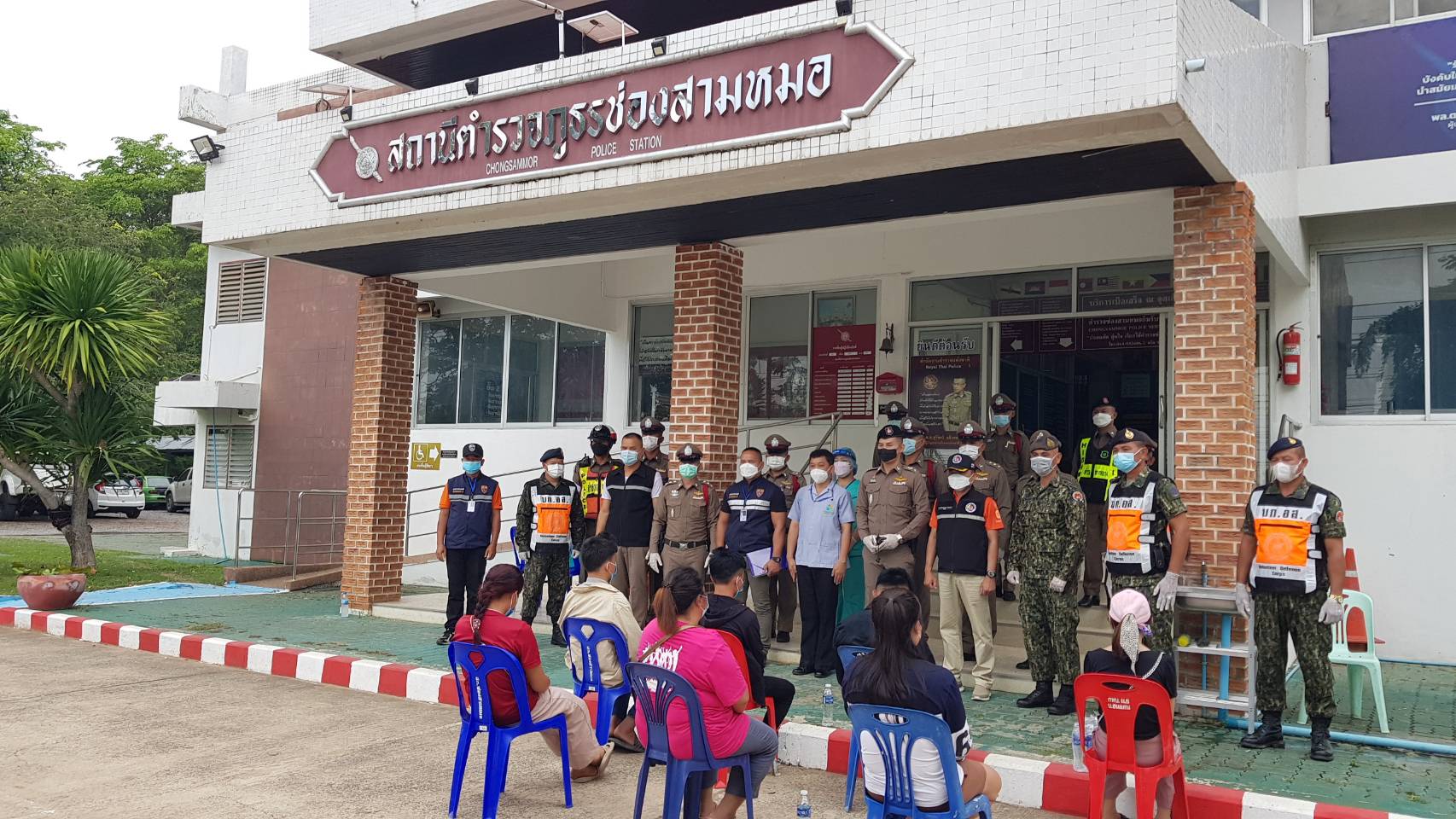 จับคาด่าน "ช่องสามหมอ" ขบวนการค้าแรงงานต่างด้าวพบติดเชื้อโควิด 1 ราย
