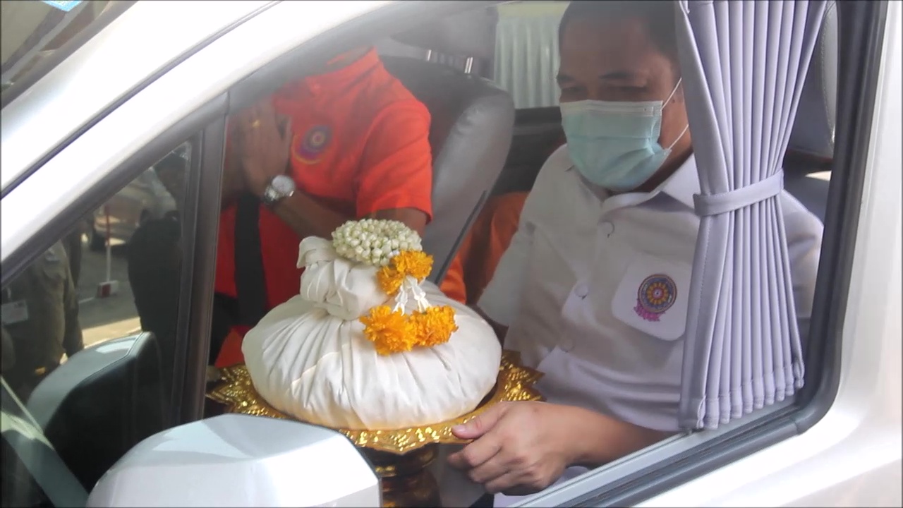ฮือฮา! ทะบียนรถตู้ผู้ว่าฯอุดรทำพิธีลอยอังคารผู้ป่วยโควิดเท่าจำนวนศพเป๊ะ