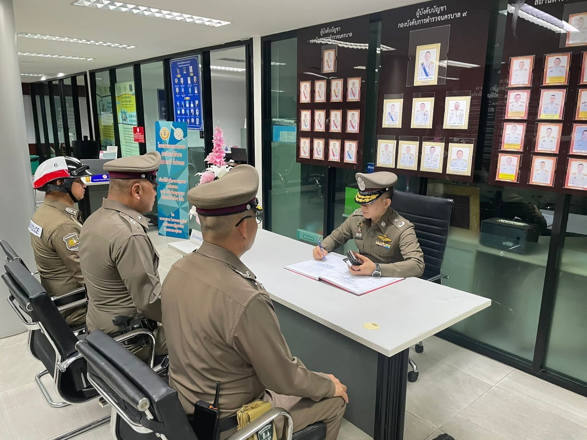 ผบก.น.9 ตรวจเยี่ยมโรงพักภาษีเจริญ