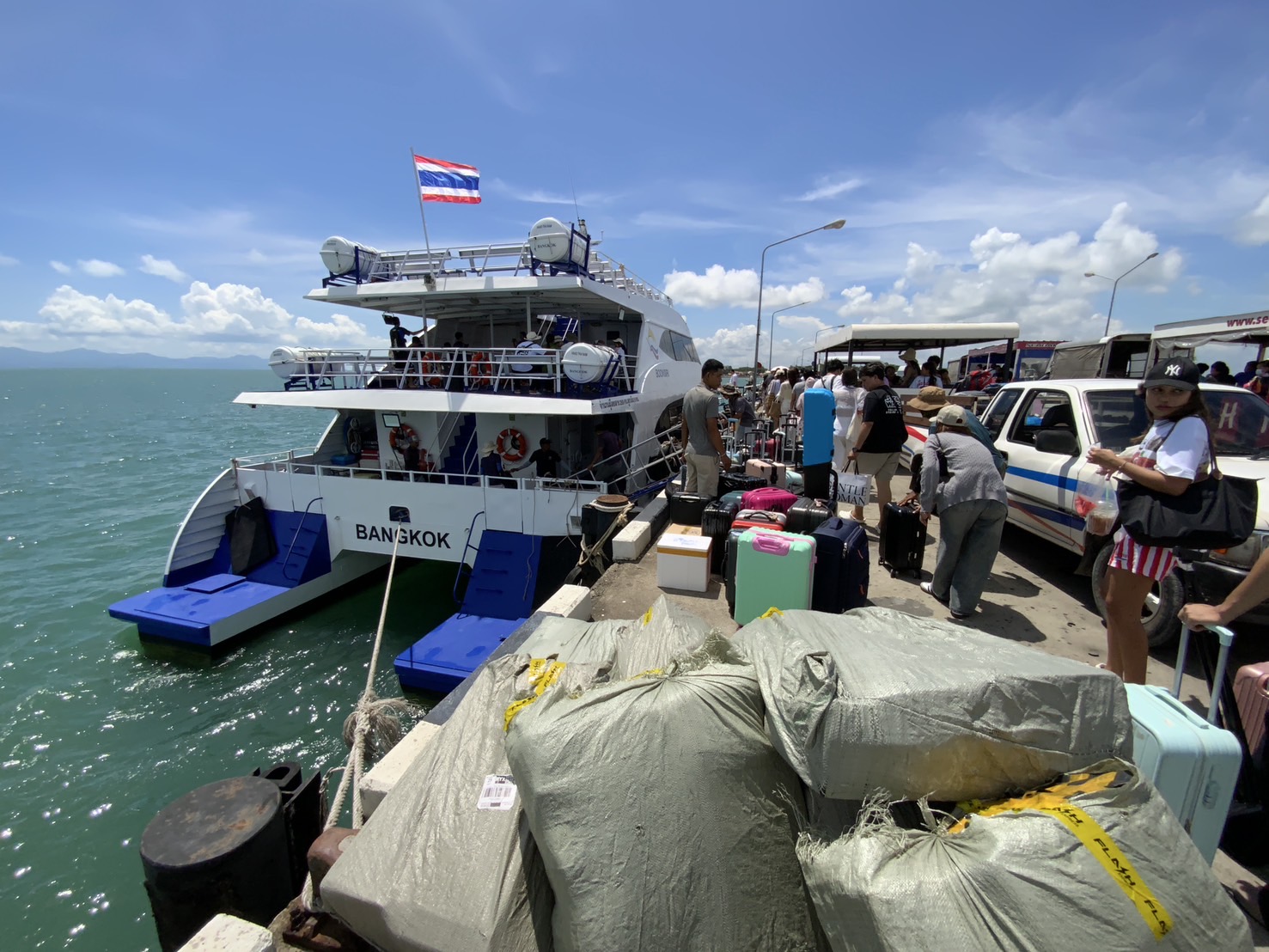 นักท่องเที่ยวไทยทะลักลงเกาะหมาก-เกาะกูดเต็มแน่นทุกห้องเกิน 5 พันคน 