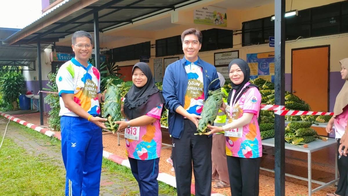 สตูลชาวบ้านใจดี แจกฟรีผลไม้ในชุมชน 700 กก. ใส่โคระกิ๊บเก๋ เป็นของรางวัลนักวิ่งเทรล
