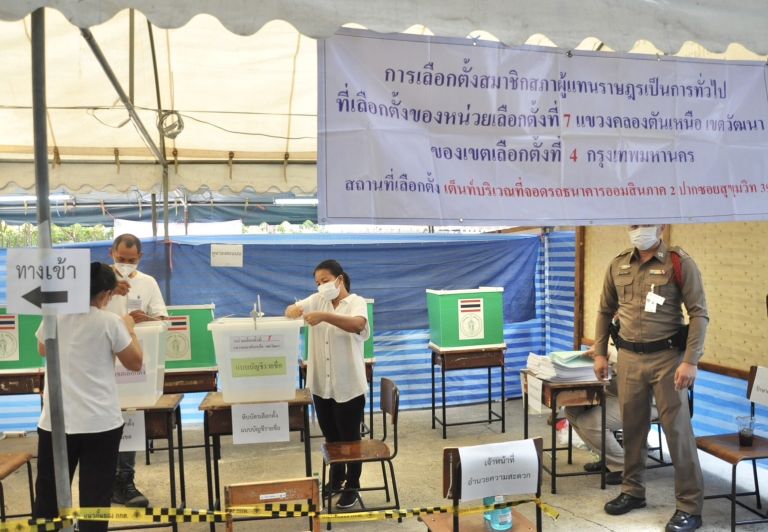 ปิดหีบเลือกตั้ง “คนกรุง” แห่ใช้สิทธิ 72% พบปัญหา 2 หน่วยจาก 6,327 แห่ง