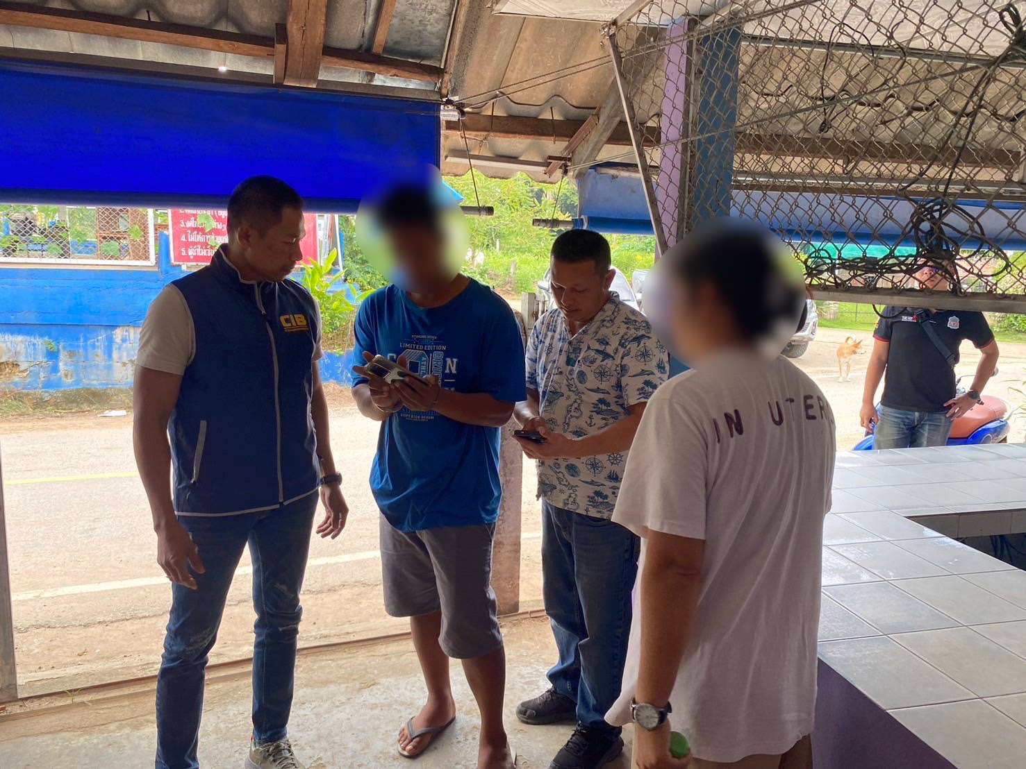 รวบสองผัวเมียตระเวนลักแบตเตอรี่สำรองเสาส่งสัญญาณมือถือ