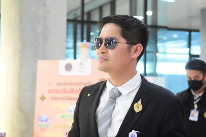 "เต้ มงคลกิตติ์" บอกวิธีทำหวยราคา80บาท ขอให้เลือก "พรรคไทยศรีวิไลย์" 
