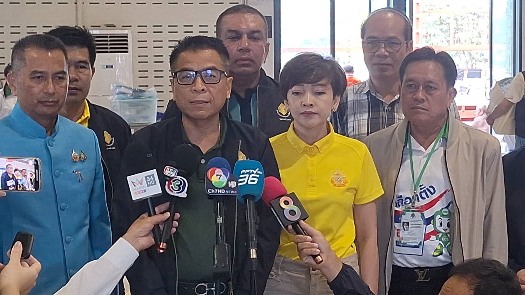 เลขาฯ กกต.เดินหน้าสอบยุบพรรคเพื่อไทย แม้ศาลรธน.ยกคำร้องใช้กม.คนละฉบับ
