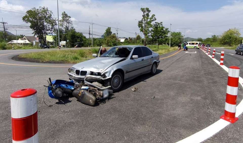 เรือโทขับ BMW ชน จยย.ลุงสาหัสกลางสัตหีบ เร่งปั๊มหัวใจยื้อชีวิต