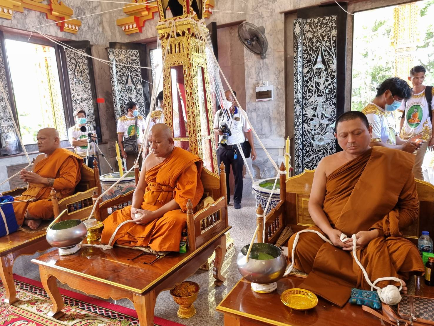 วัดมาบตาพุด จ.ระยอง ชวนบูชาเหรียญ หลวงพ่อรวย รูปไข่หลังเต่าเต็มองค์รุ่นแรก "รุ่นรวยรัตนมงคล" 